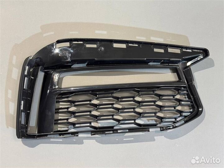 Решетка переднего бампера правая BMW 5-Series G30
