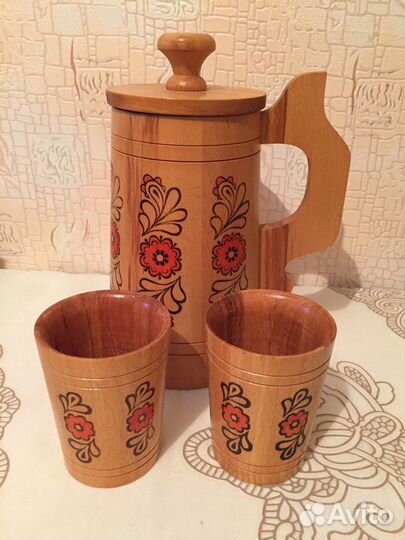 Кувшин с кружками
