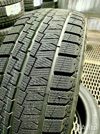 Kapsen SnowShoes AW33 235/45 R18 135U