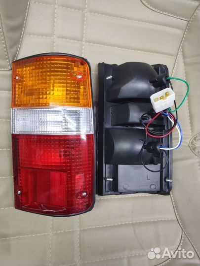 Задние фонари toyota hilux106