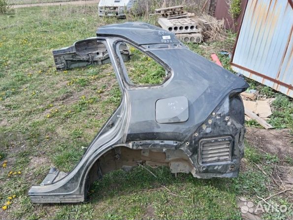 Левая задняя четверть Toyota RAV4 XA50