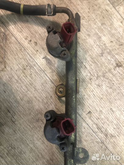 Топливная рампа VQ20DE Nissan