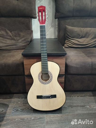 Классическая гитара Denn DCG390
