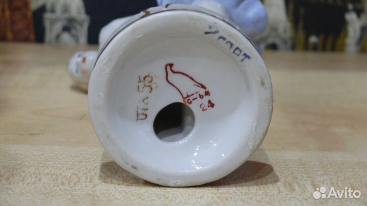 Продаю фарфорувую статуэтку периода СССР 