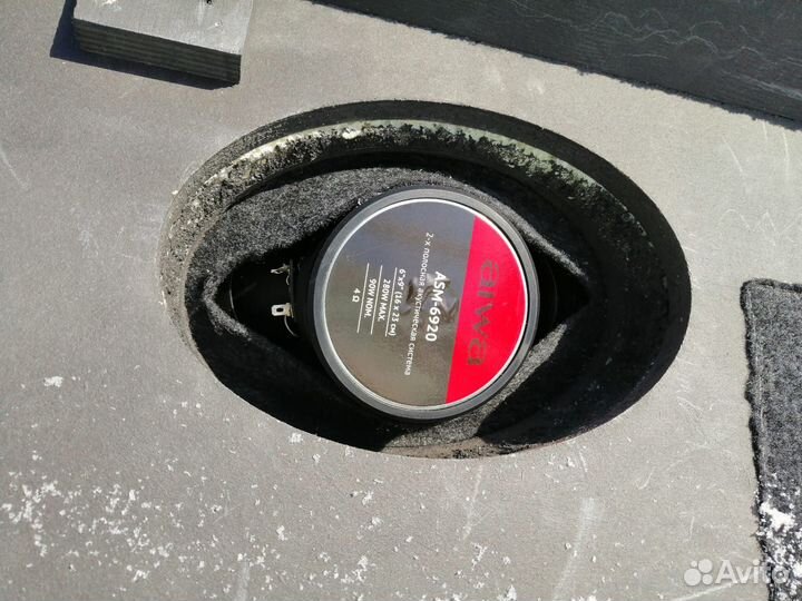 Акустическая полка на гранту