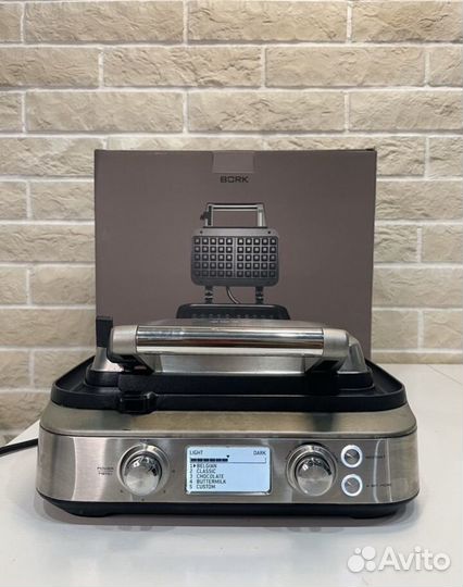 Вафельница Bork G700