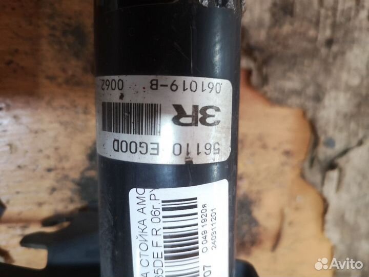 Амортизатор передний правый Nissan Fuga PY50