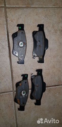Тормозные колодки задние оригинал на Jeep Grand