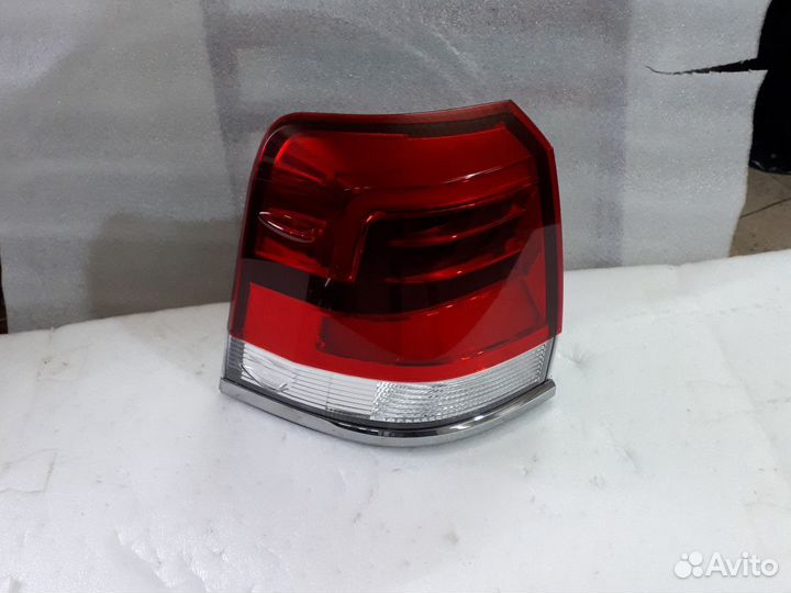 Фонарь левый Toyota Land Cruiser 200 2015