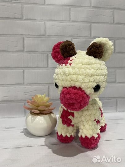 Вязаная игрушка Клубничная коровка