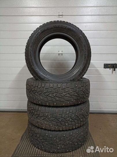 Dunlop SP Winter Ice 02 215/60 R16 99T