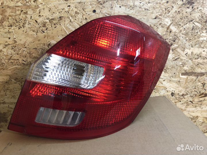 Задний правый фонарь шкода фабия
