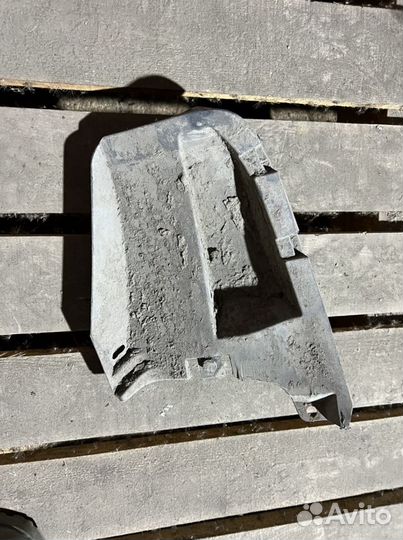 Пыльник двигателя радиатора Toyota Corolla 150