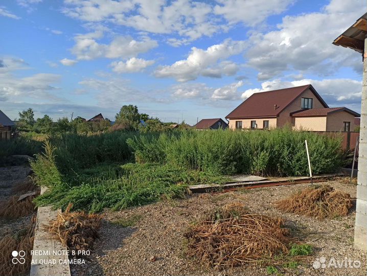 Покос травы триммером, спил деревьев