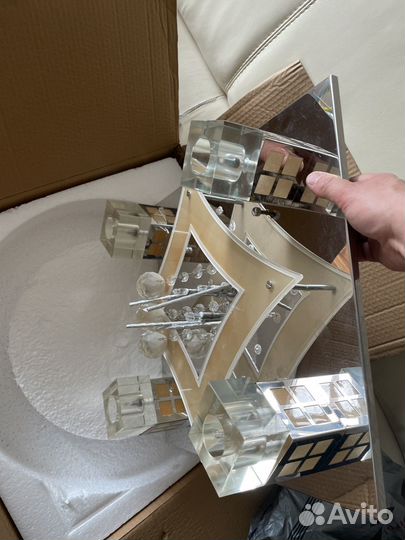 Продам люстру