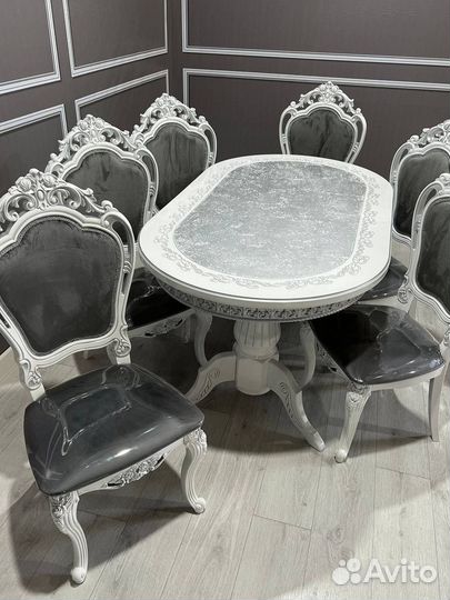 Кухонный стол и стулья