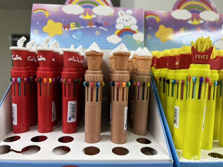 Детские ручки разных цветов