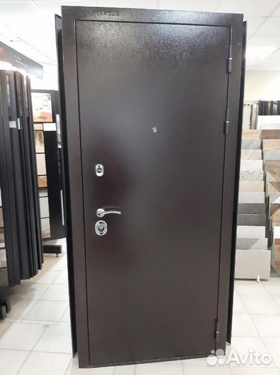 Металлическая входная дверь