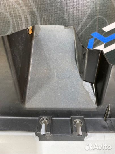 Воздуховод радиатора передний левый Volkswagen