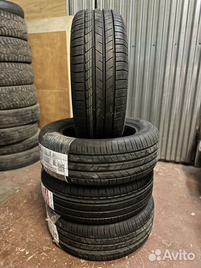 Kumho Ecsta HS52 215/55 R16