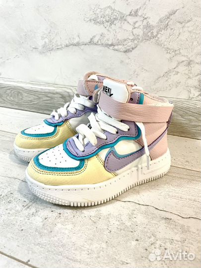 Кроссовки для девочки