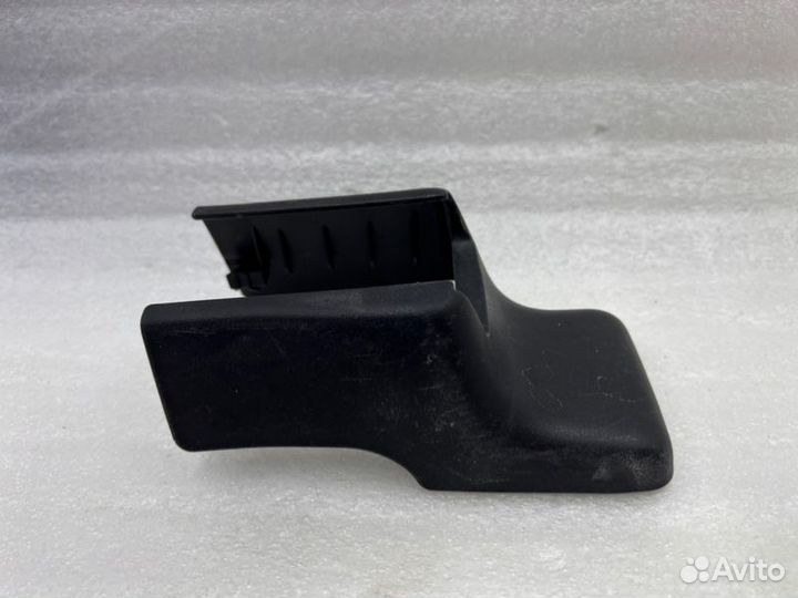 Накладка салазки сиденья Тoyota Land-Cruiser 200