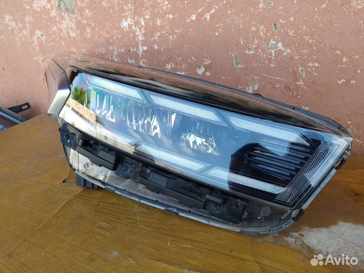 Передняя правая фара kia cerato 2021г