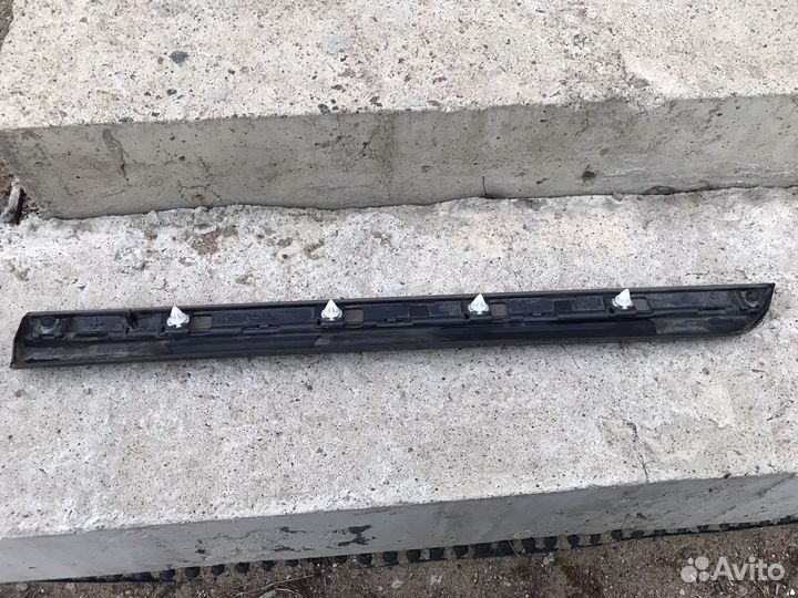 Накладка,молдинг задней правой двери Passat B8