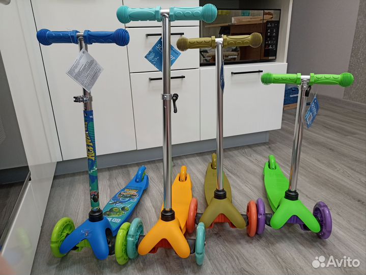 Самокат детский трехколесный новый