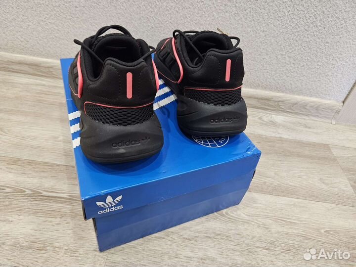 Adidas originals ozelia