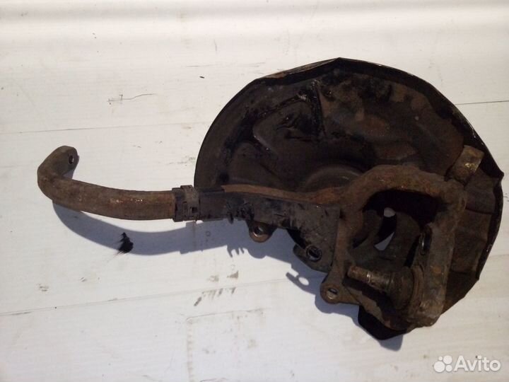 Цапфа/кулак поворотный передний левый Mercedes-Ben