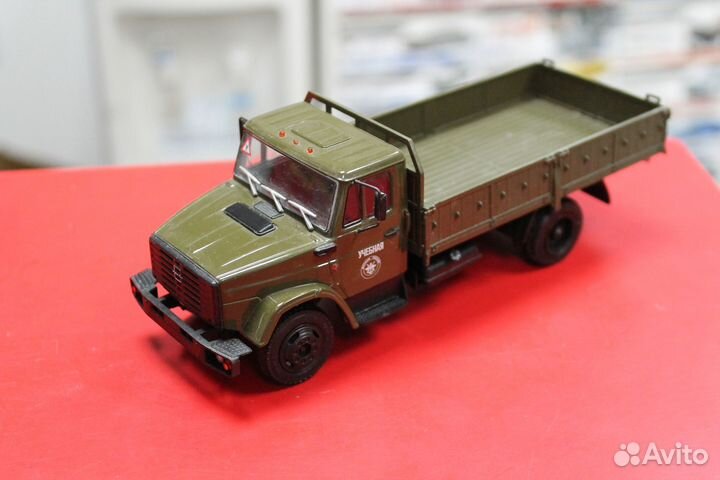ЗИЛ-4331 бортовой хаки 1:43 Автоистория