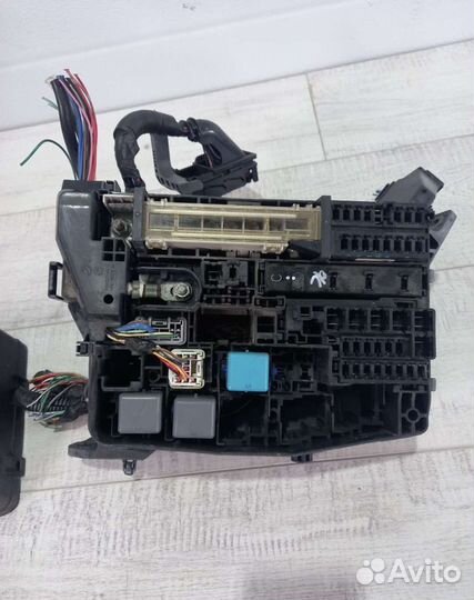 Блок предохранителей Toyota Auris