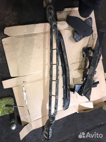 Нижний Кронштейн переднего бампера W213