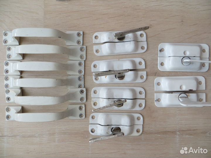 Фурнитура мебельная,оконная (нов и бу),шпингалеты