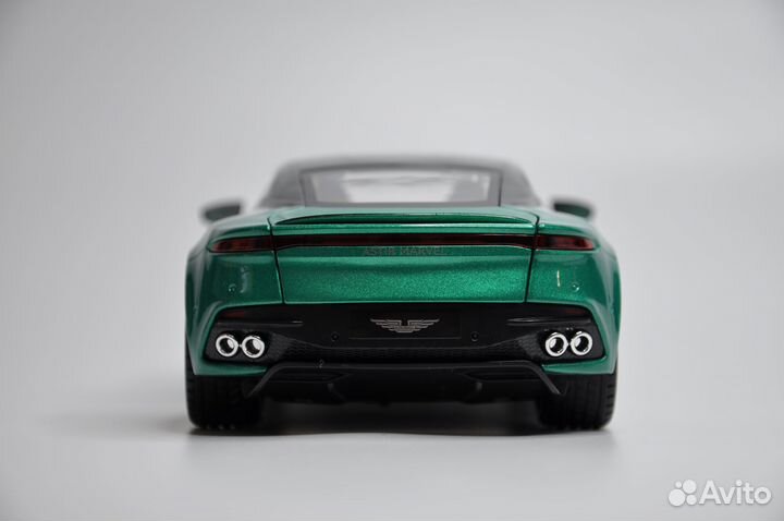 Модель автомобиля Aston Martin DBS металл