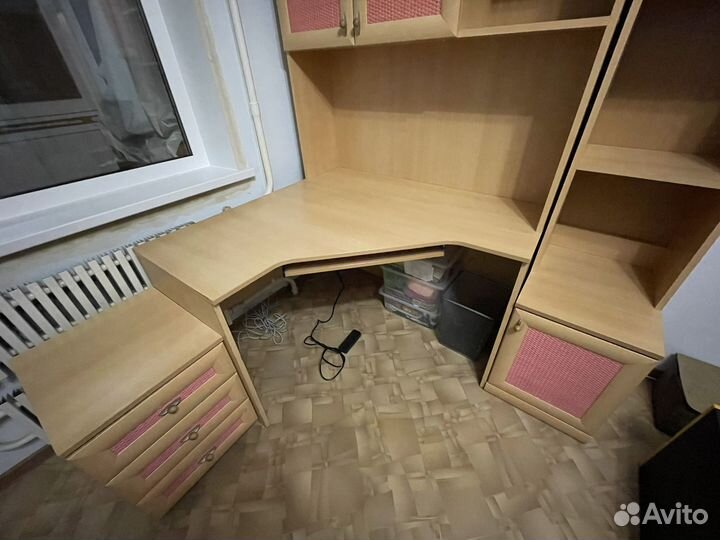 Детская стенка со столом