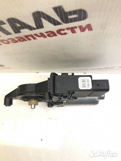 Мотор стеклоподъемника задний правый Volkswagen