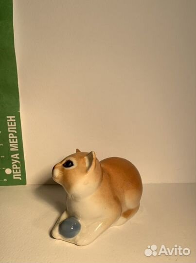 Статуэтка фарфор «Котенок с клубком» СССР