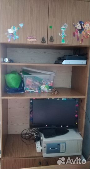 Шкаф с полками