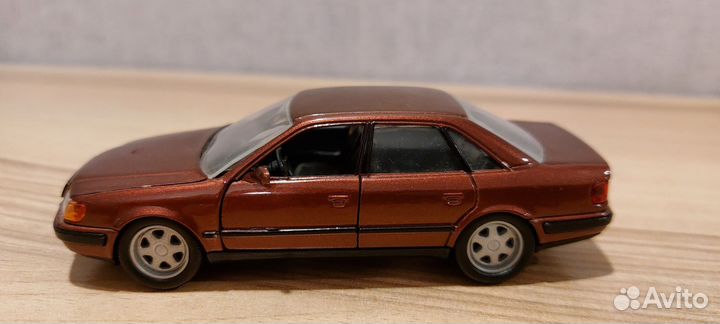 Модель автомобиля металл 1/43