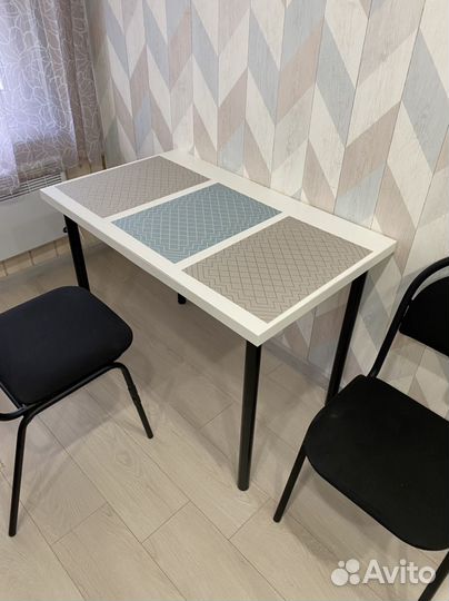 Стол со стульями