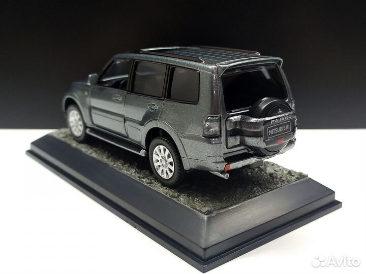 1:43 Mitsubishi Pajero Gray