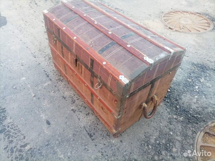 Старинный дорожный сундук