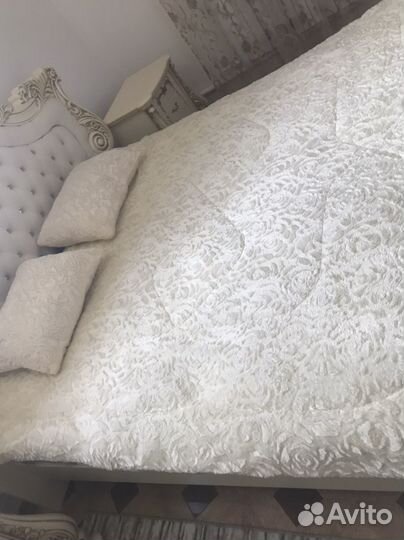 Пледы и покрывало