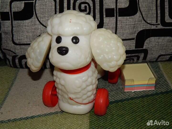 Игрушки СССР/ собачка на колесиках