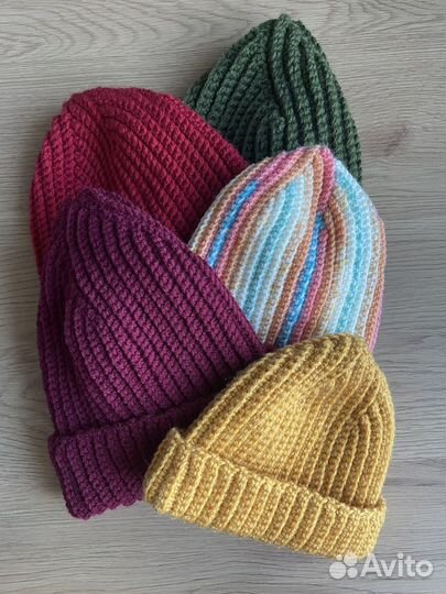 Шапка вязаная ручной работы