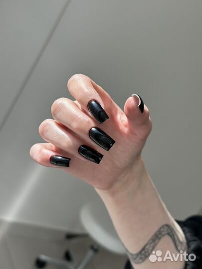 Модель на маникюр