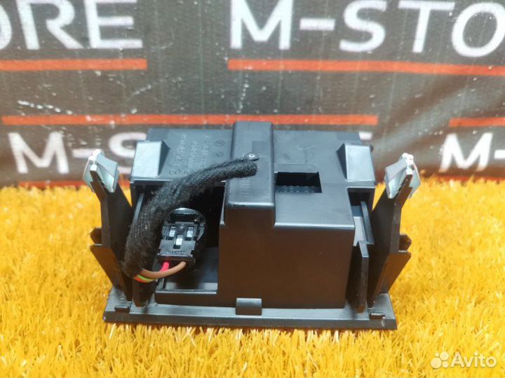 Пепельница Mercedes-Benz C-Class W204 272.921 2007