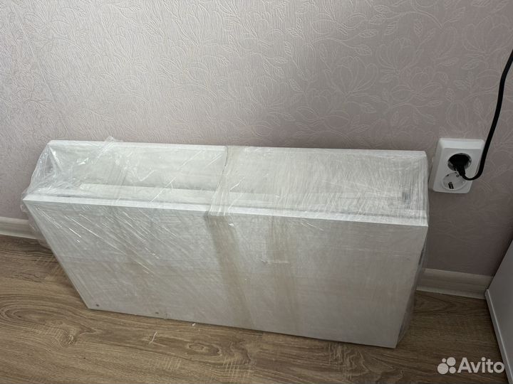 Компьютерный стол белый
